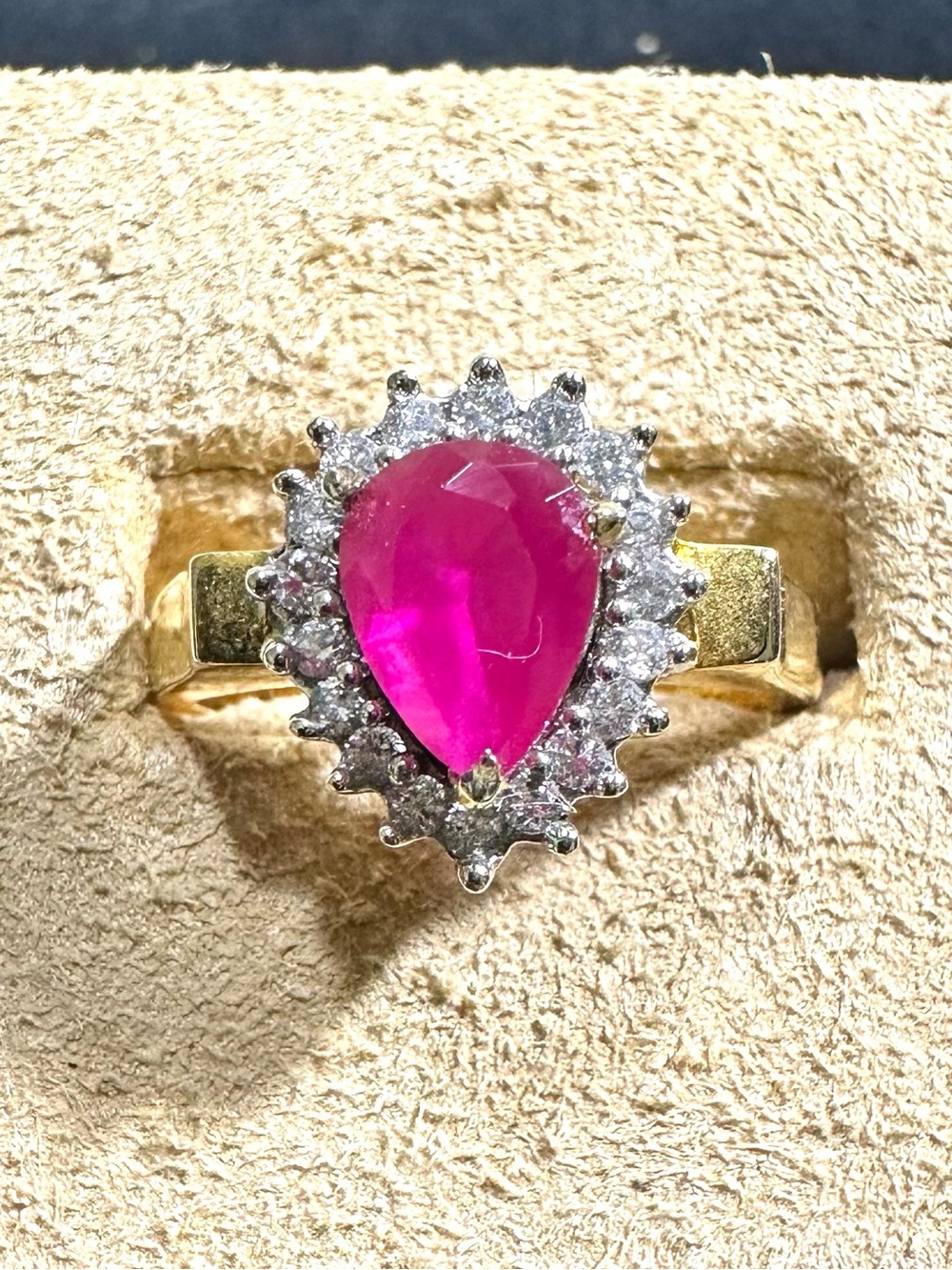 Vtg Pink Pear Shaped Glass Gemstone Ring accented by a Halo of Clear Rhinestone